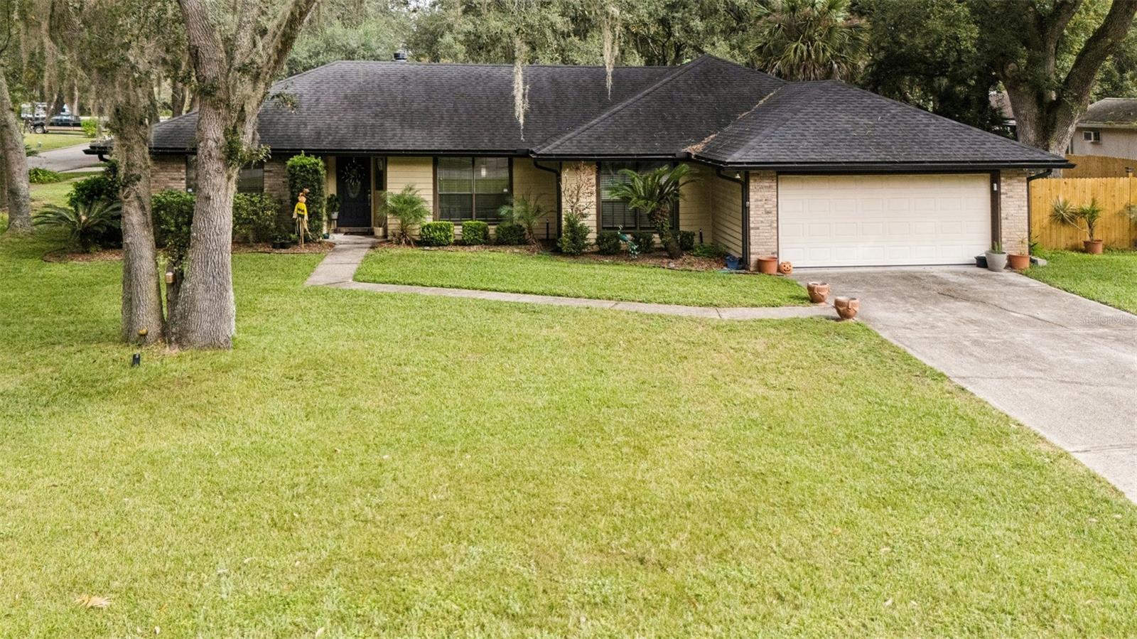 DERRINGER OAKS - Residential