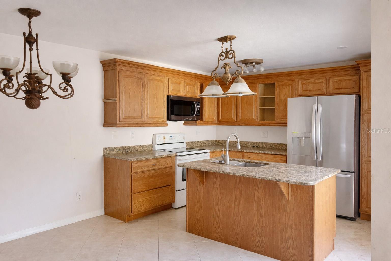 VISTA OAKS - Residential