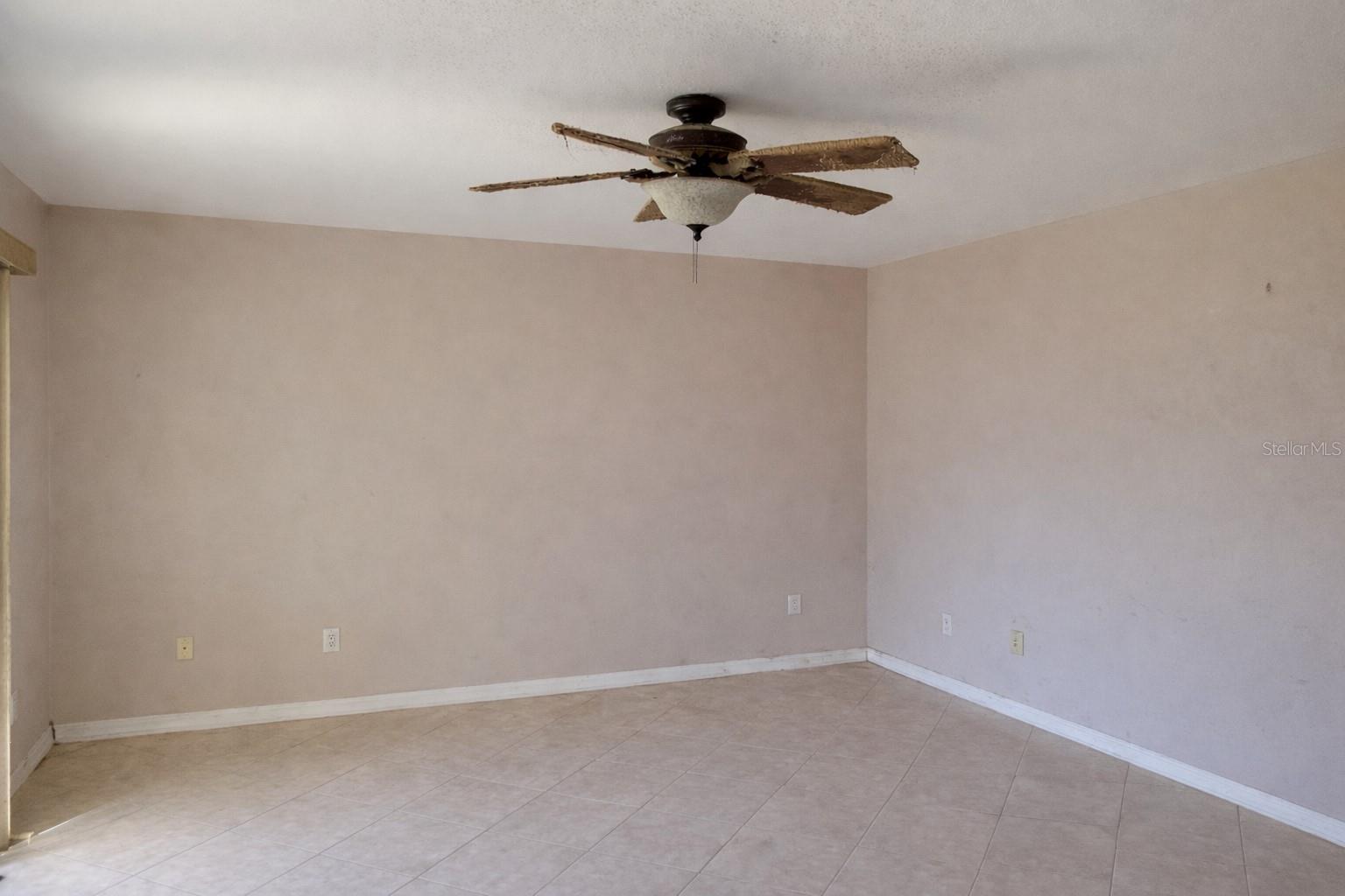 1313 VISTA OAKS CIRCLE NE