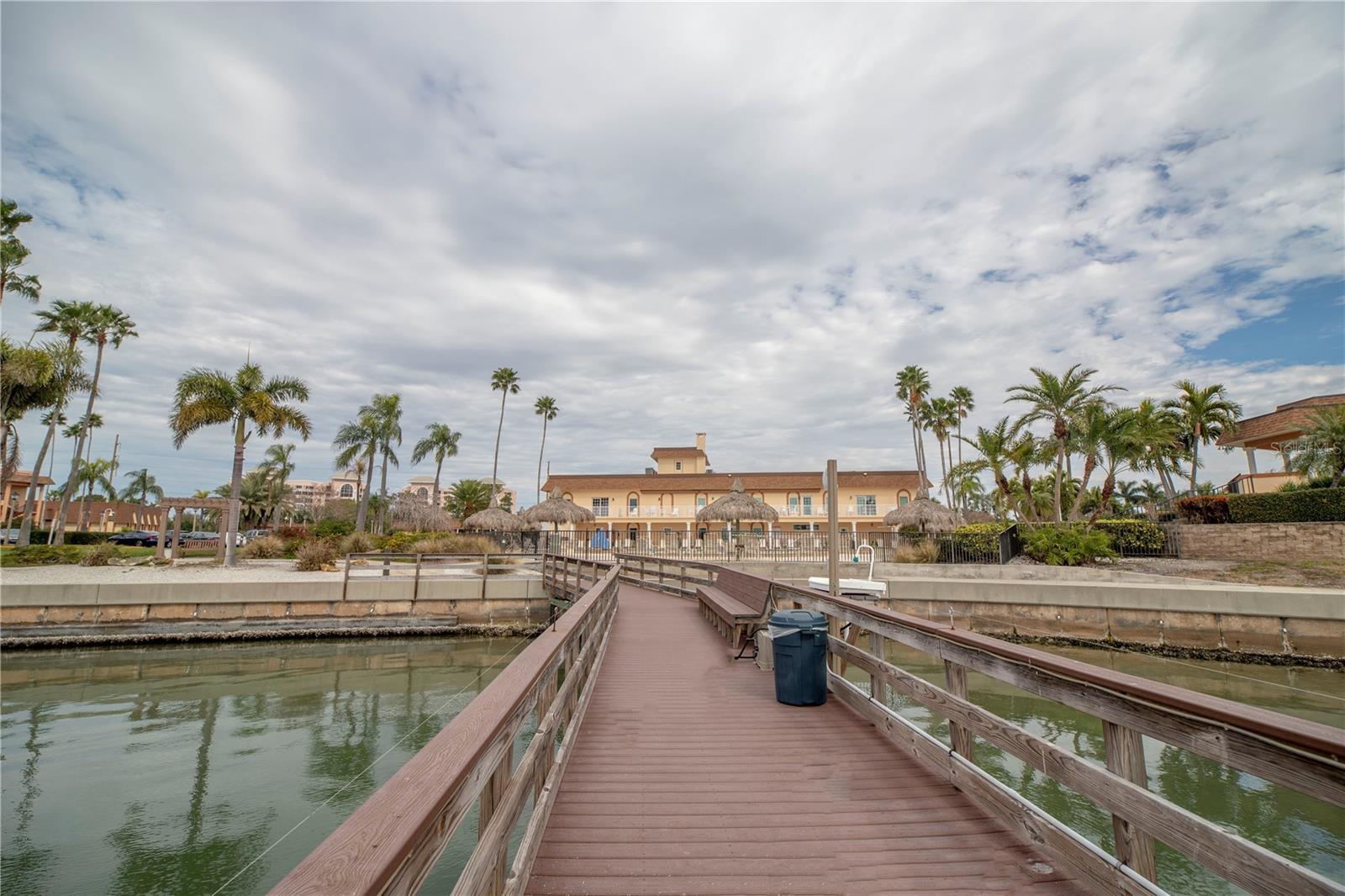 BAYWAY ISLES POINT BRITTANY ONE - Residential