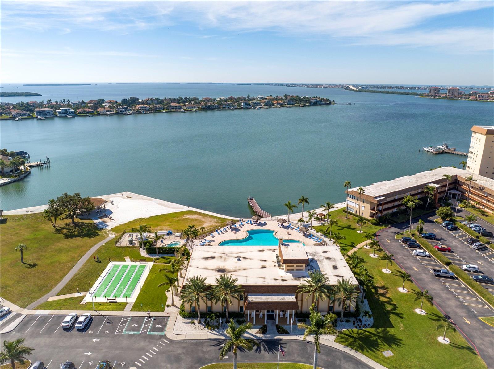 BAYWAY ISLES POINT BRITTANY ONE - Residential