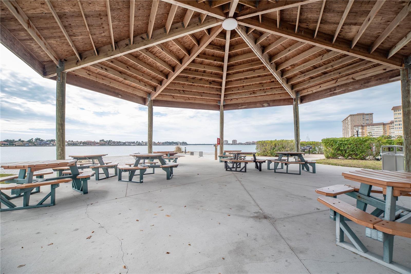 BAYWAY ISLES POINT BRITTANY ONE - Residential