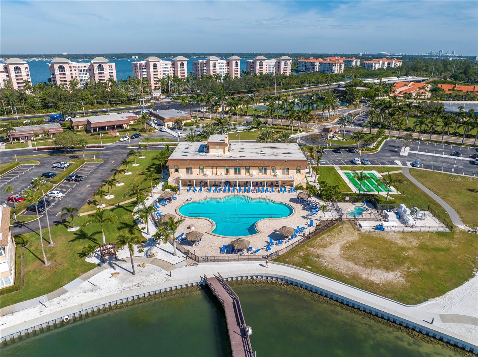 BAYWAY ISLES POINT BRITTANY ONE - Residential