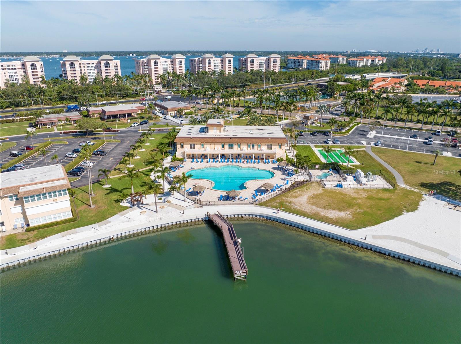 BAYWAY ISLES POINT BRITTANY ONE - Residential