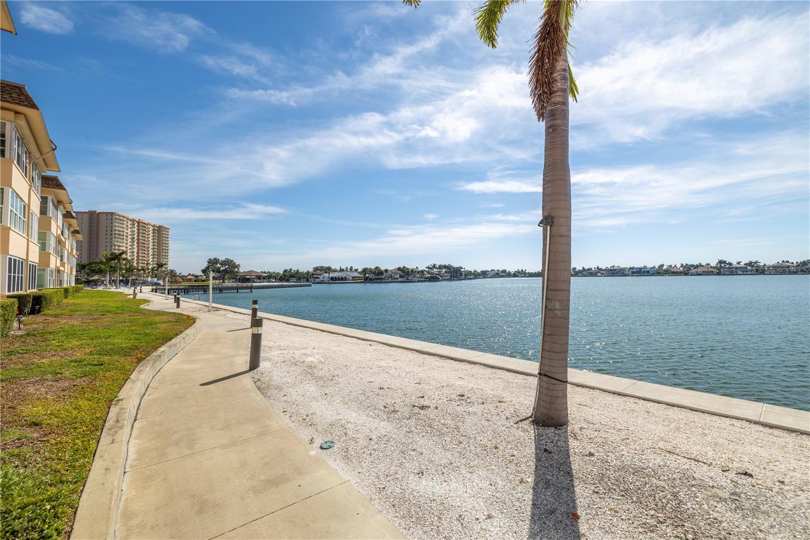 BAYWAY ISLES POINT BRITTANY ONE - Residential