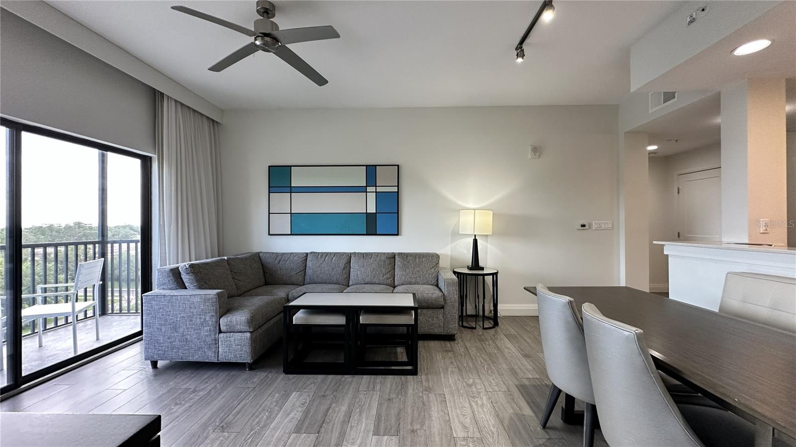 GROVE RESIDENCE & SPA HOTEL CONDO 3 - Residential