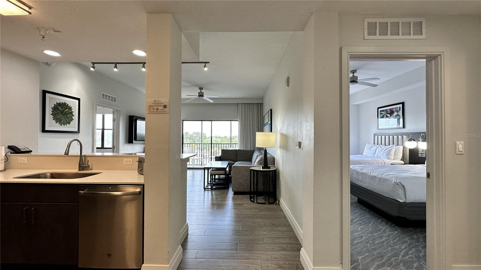 GROVE RESIDENCE & SPA HOTEL CONDO 3 - Residential