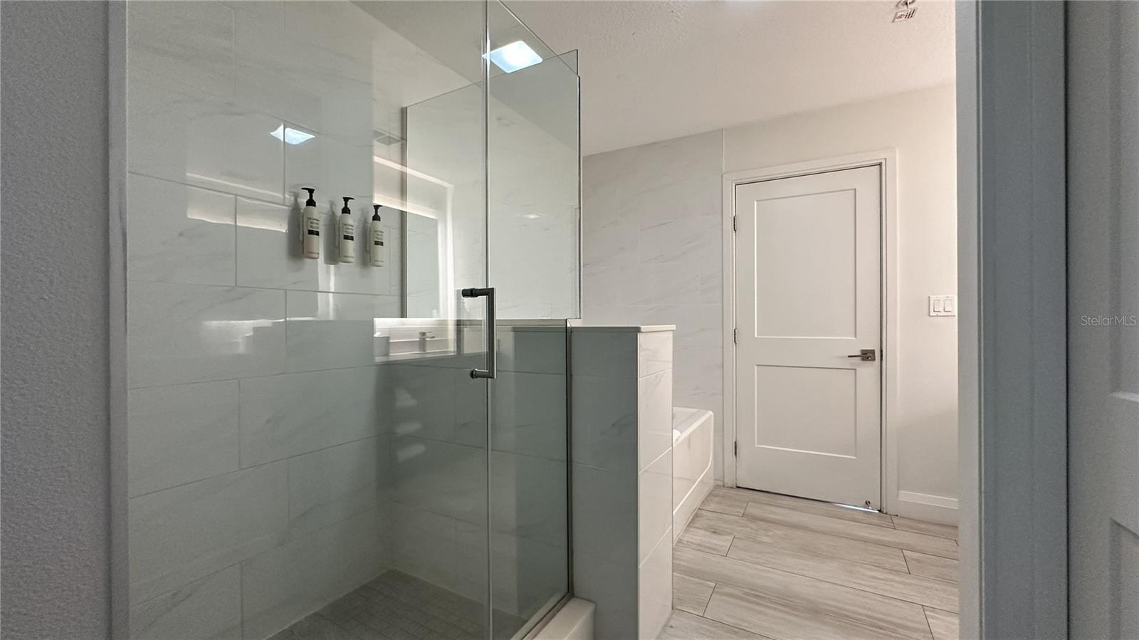 GROVE RESIDENCE & SPA HOTEL CONDO 3 - Residential