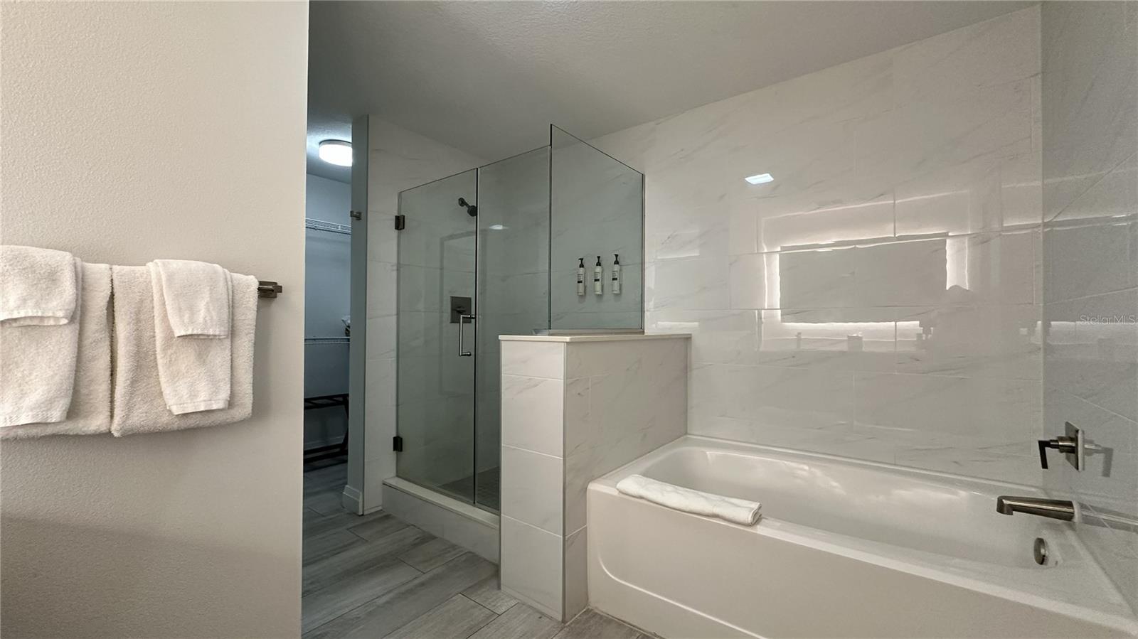 GROVE RESIDENCE & SPA HOTEL CONDO 3 - Residential