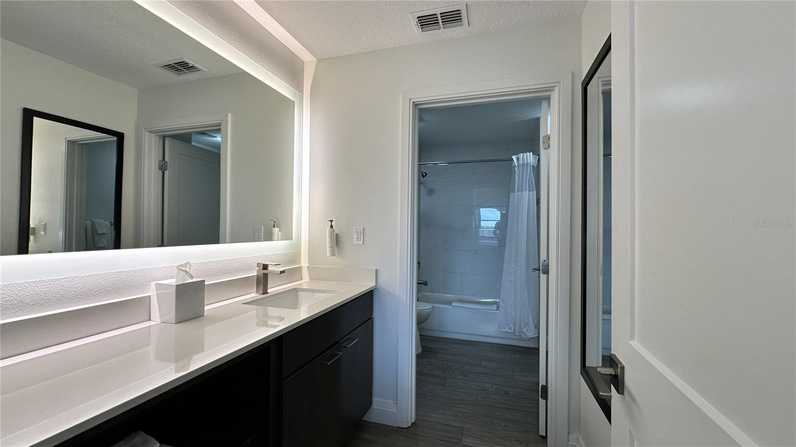 GROVE RESIDENCE & SPA HOTEL CONDO 3 - Residential
