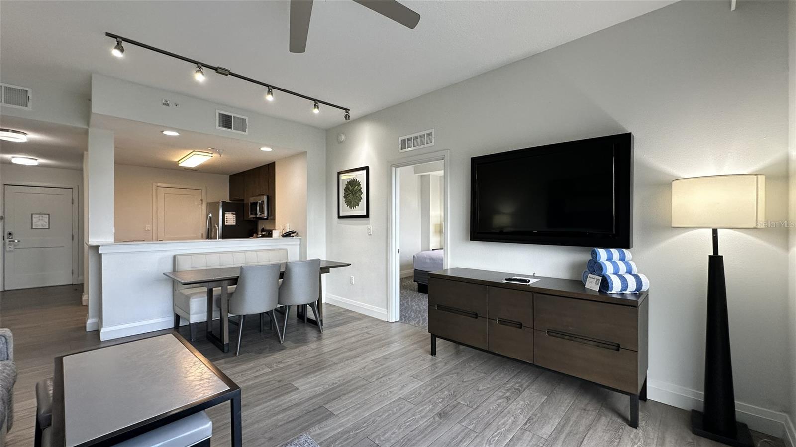 GROVE RESIDENCE & SPA HOTEL CONDO 3 - Residential