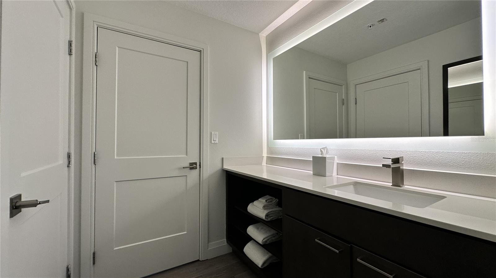 GROVE RESIDENCE & SPA HOTEL CONDO 3 - Residential