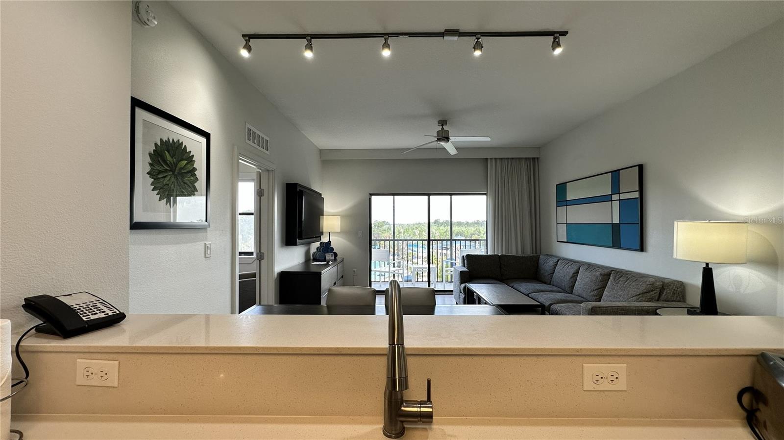 GROVE RESIDENCE & SPA HOTEL CONDO 3 - Residential