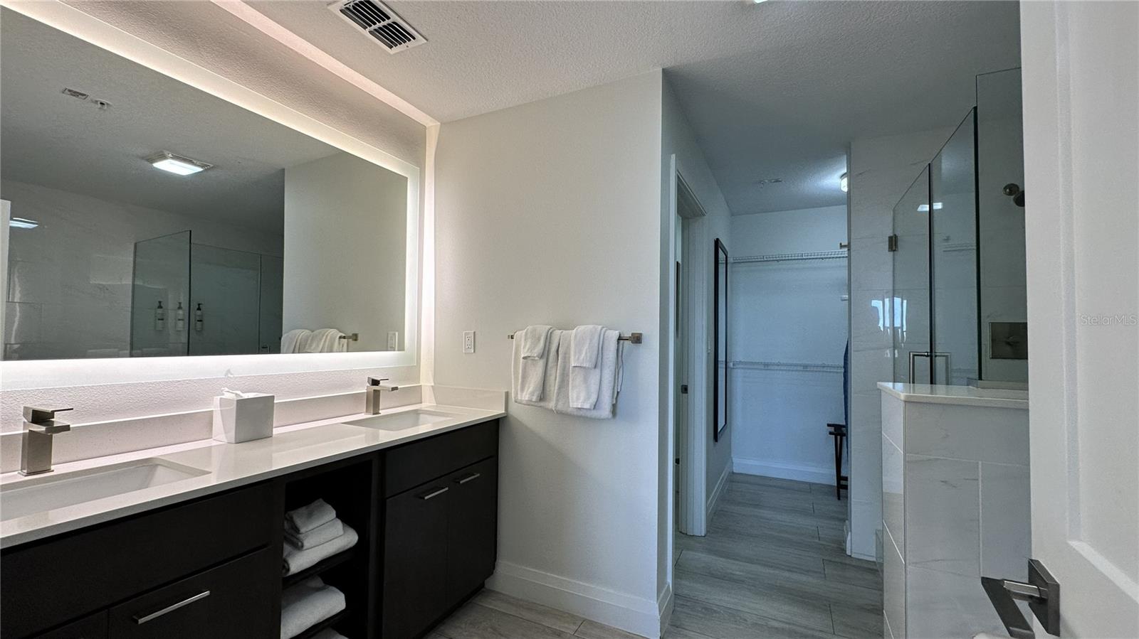GROVE RESIDENCE & SPA HOTEL CONDO 3 - Residential