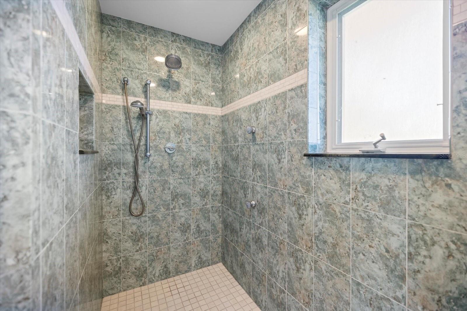 CORAL SHORES - Residential