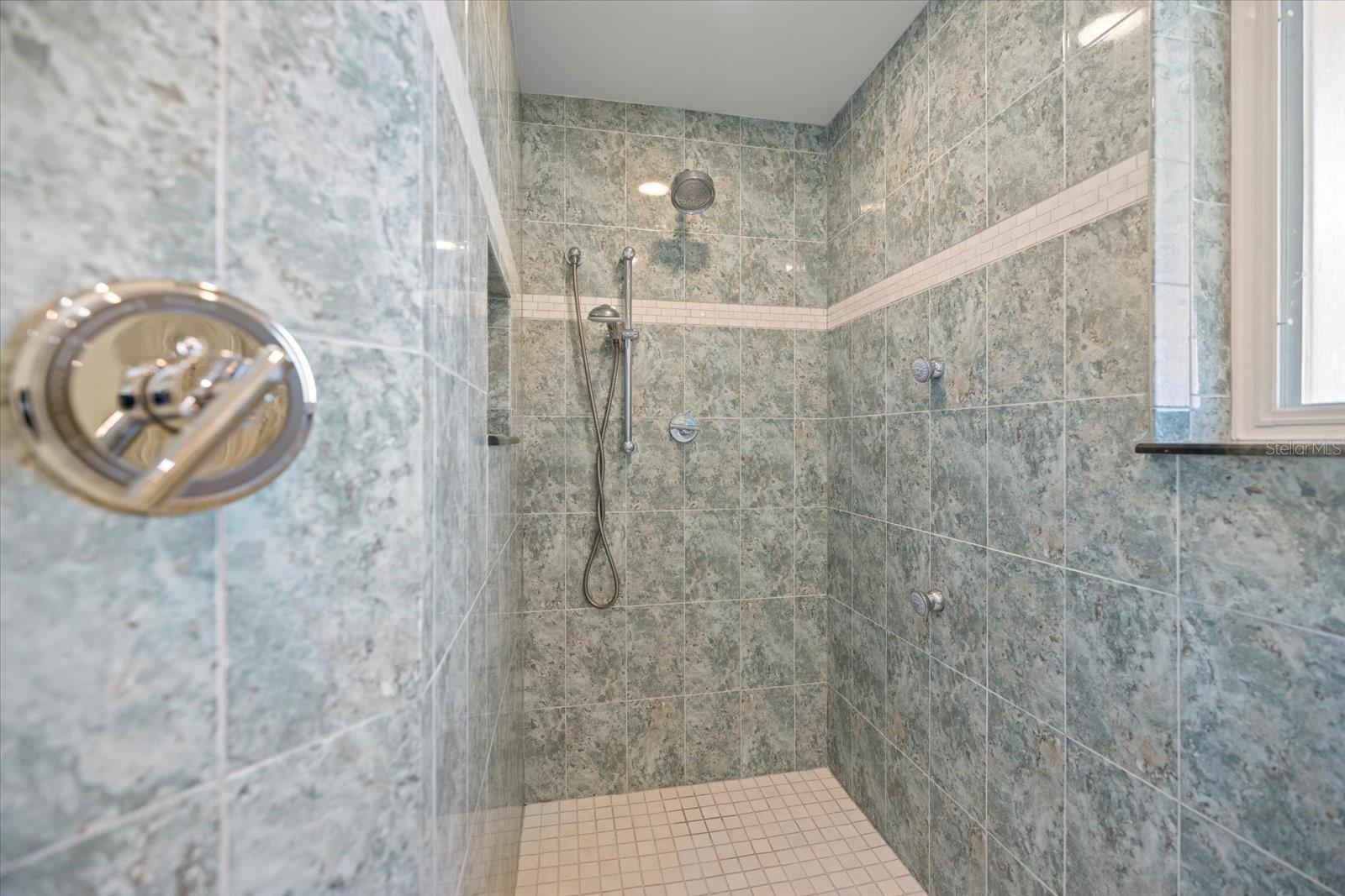 CORAL SHORES - Residential