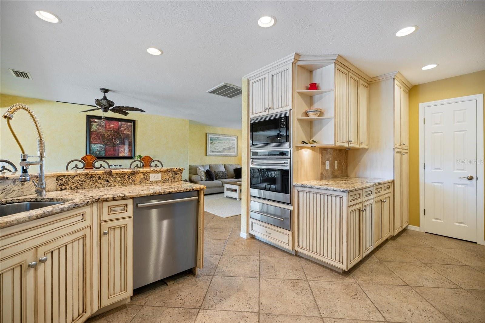 CORAL SHORES - Residential