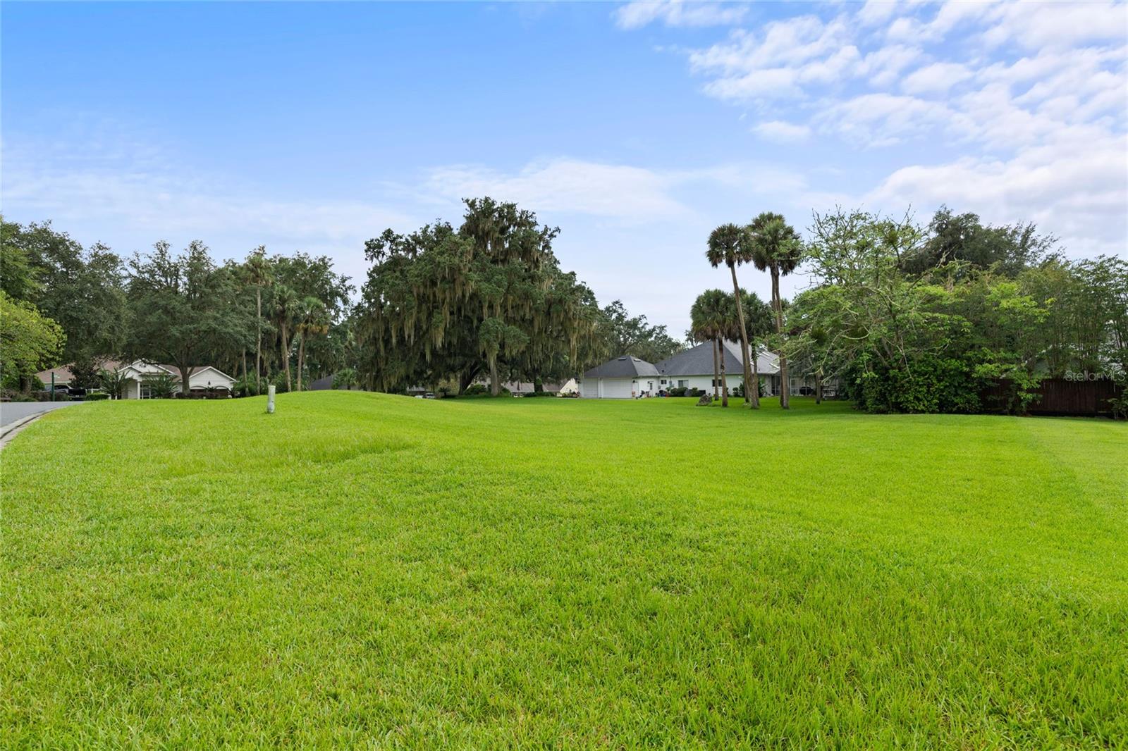 CARRIAGE HILL - Land