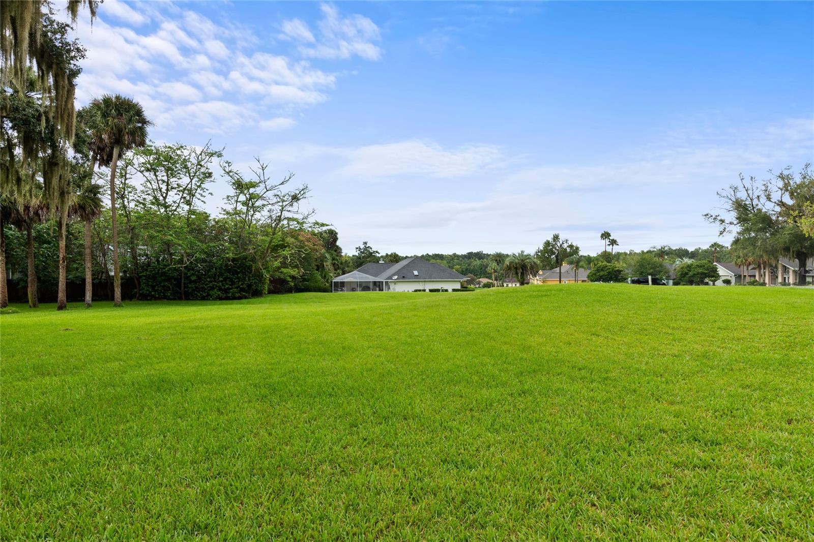 CARRIAGE HILL - Land