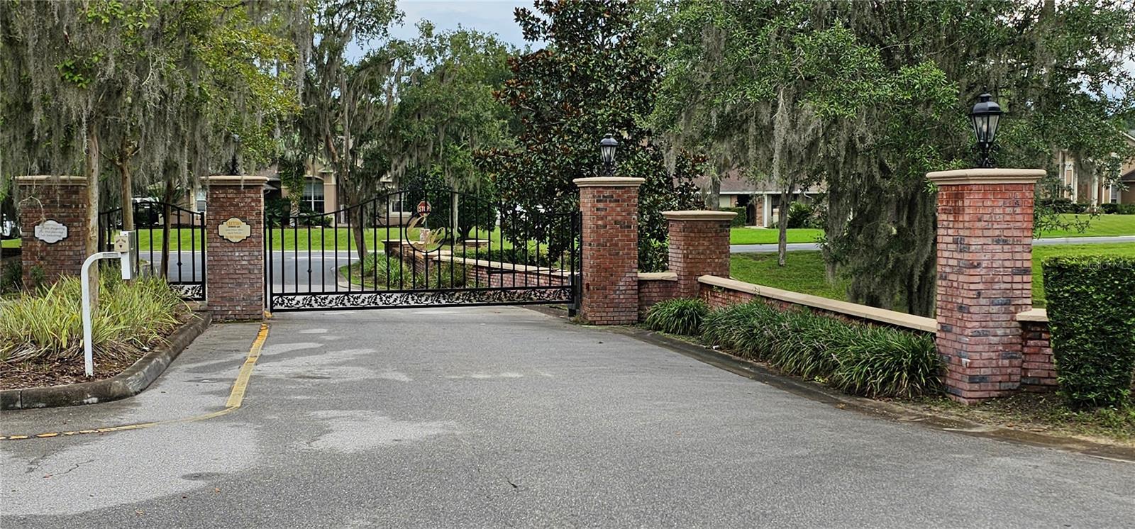 CARRIAGE HILL - Land