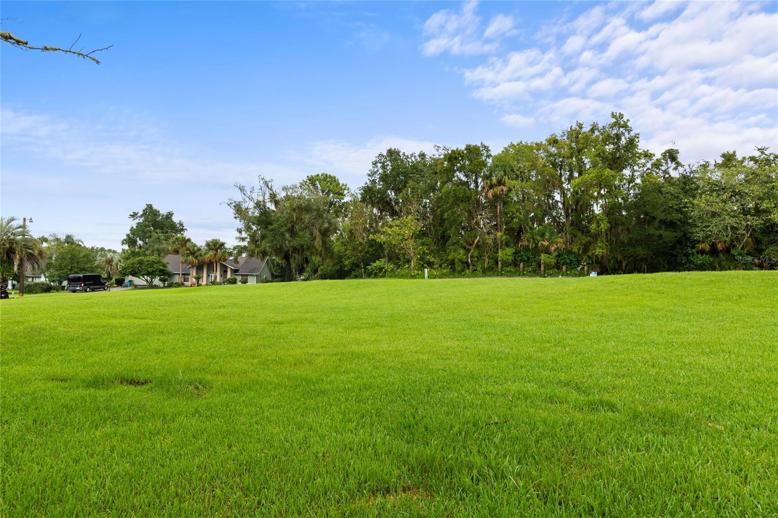 CARRIAGE HILL - Land