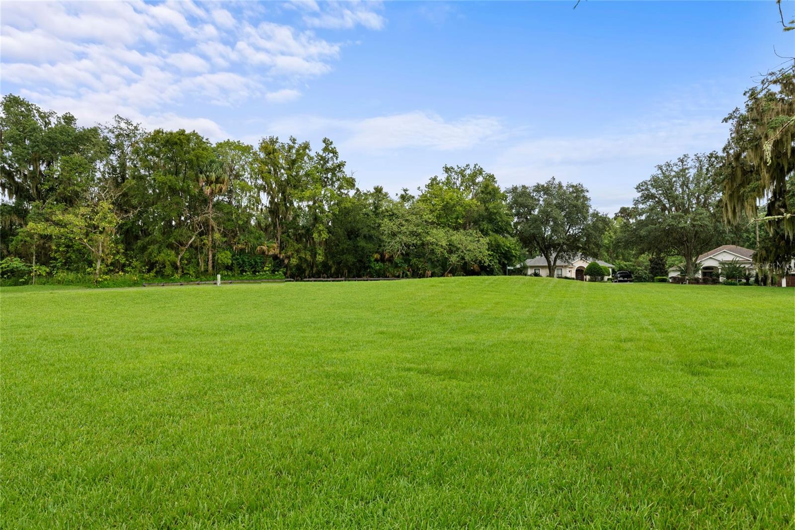 CARRIAGE HILL - Land