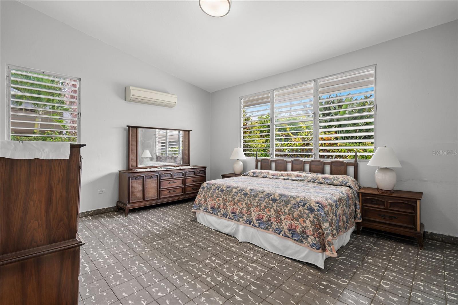 URB. GARDEN HILLS - Residential