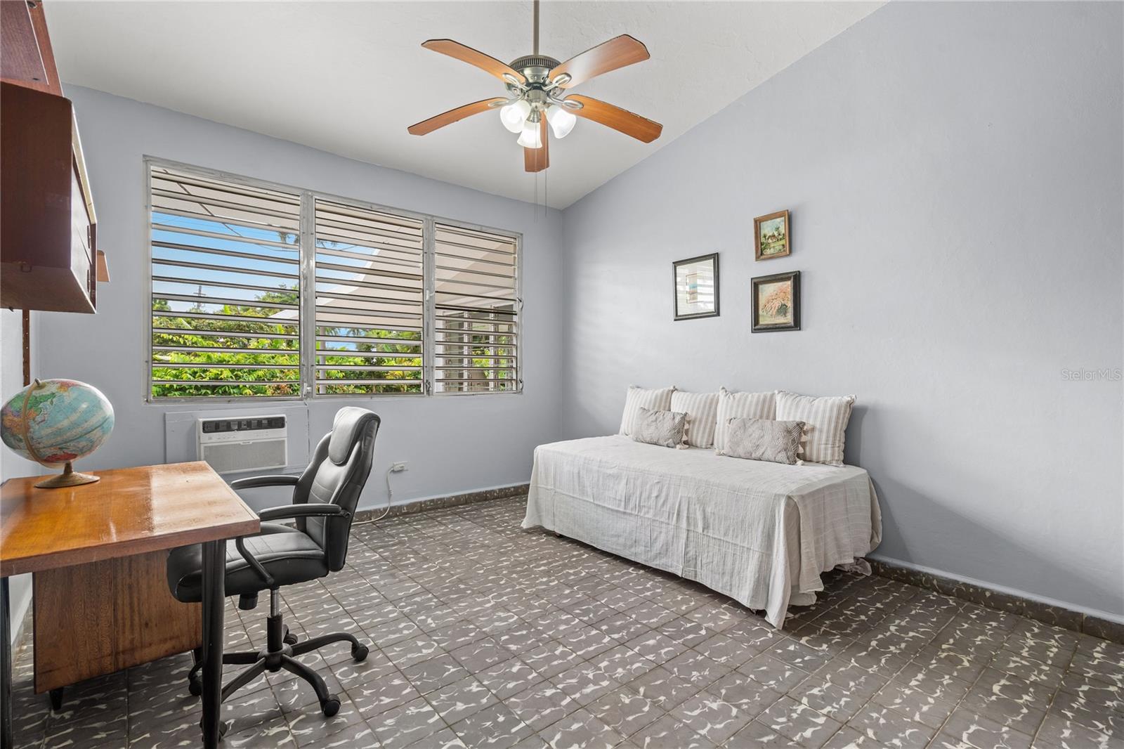 URB. GARDEN HILLS - Residential