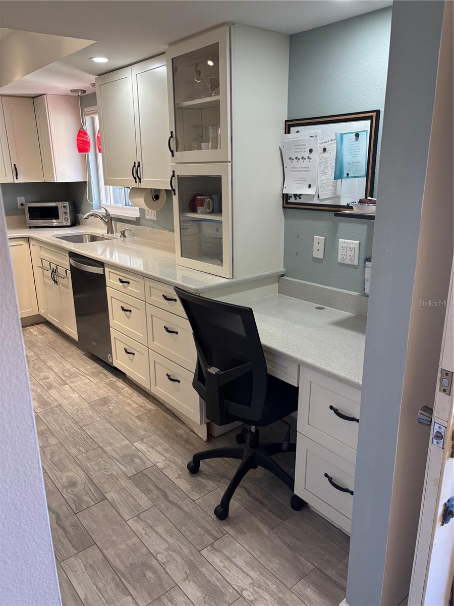 5712 12 AVENUE W 5712