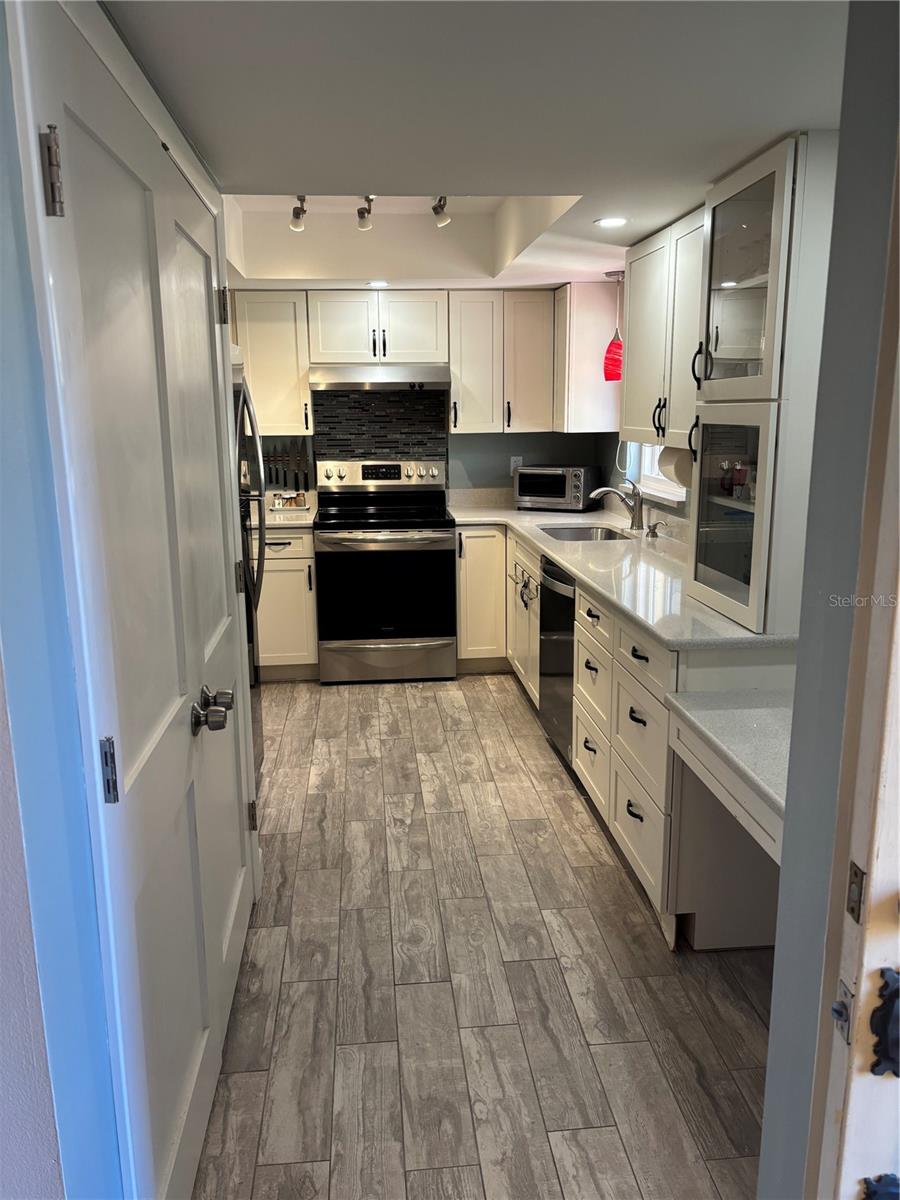 5712 12 AVENUE W 5712