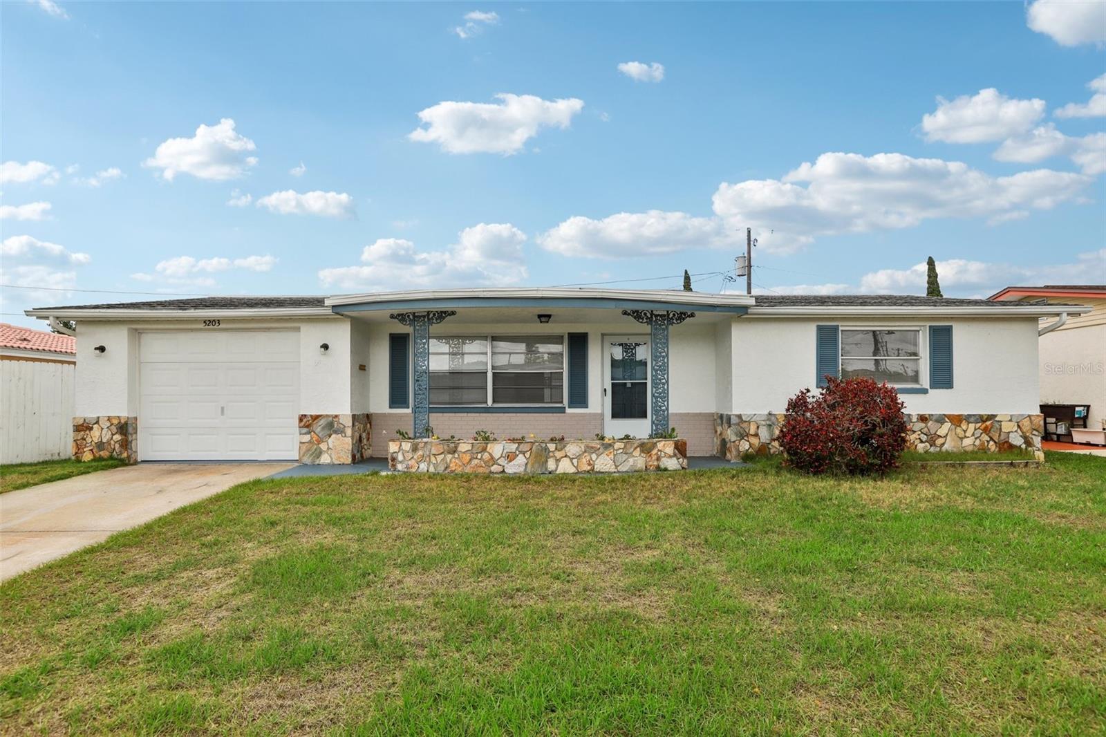 COLONIAL HILLS - Residential