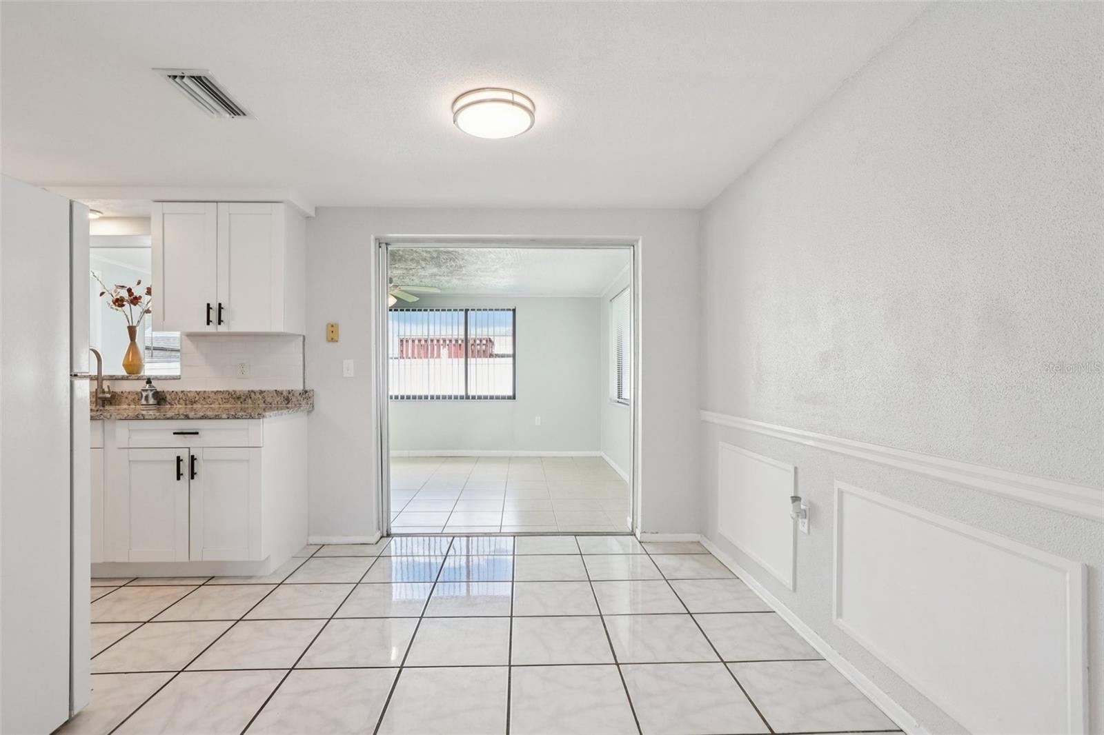 COLONIAL HILLS - Residential