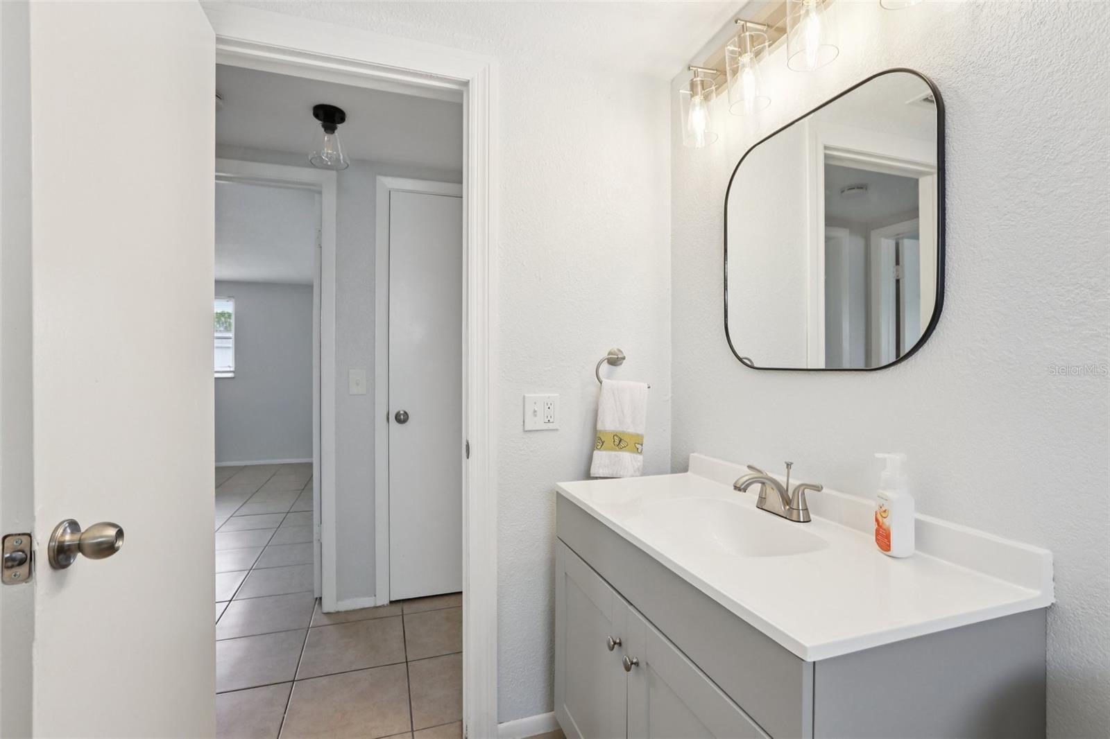 COLONIAL HILLS - Residential