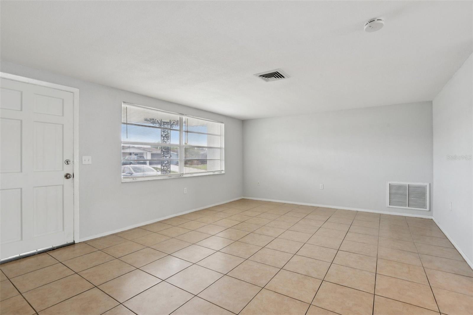 COLONIAL HILLS - Residential