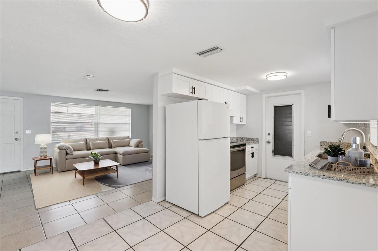 COLONIAL HILLS - Residential