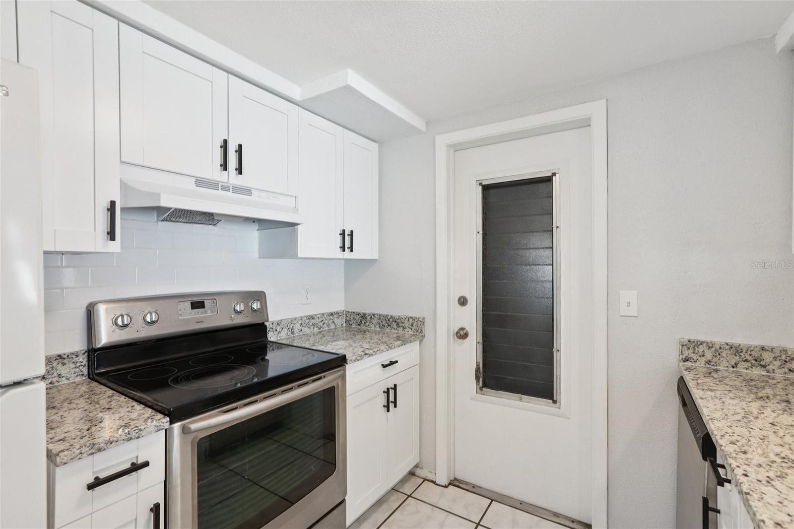 COLONIAL HILLS - Residential