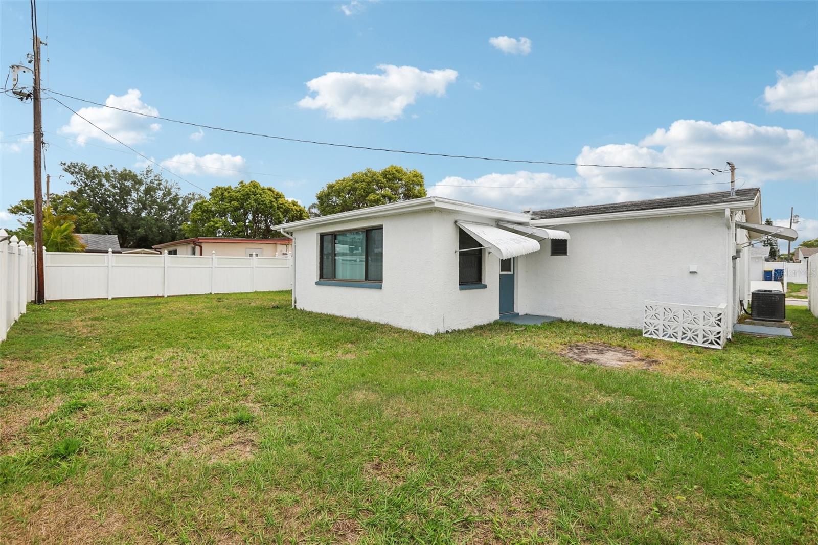 COLONIAL HILLS - Residential