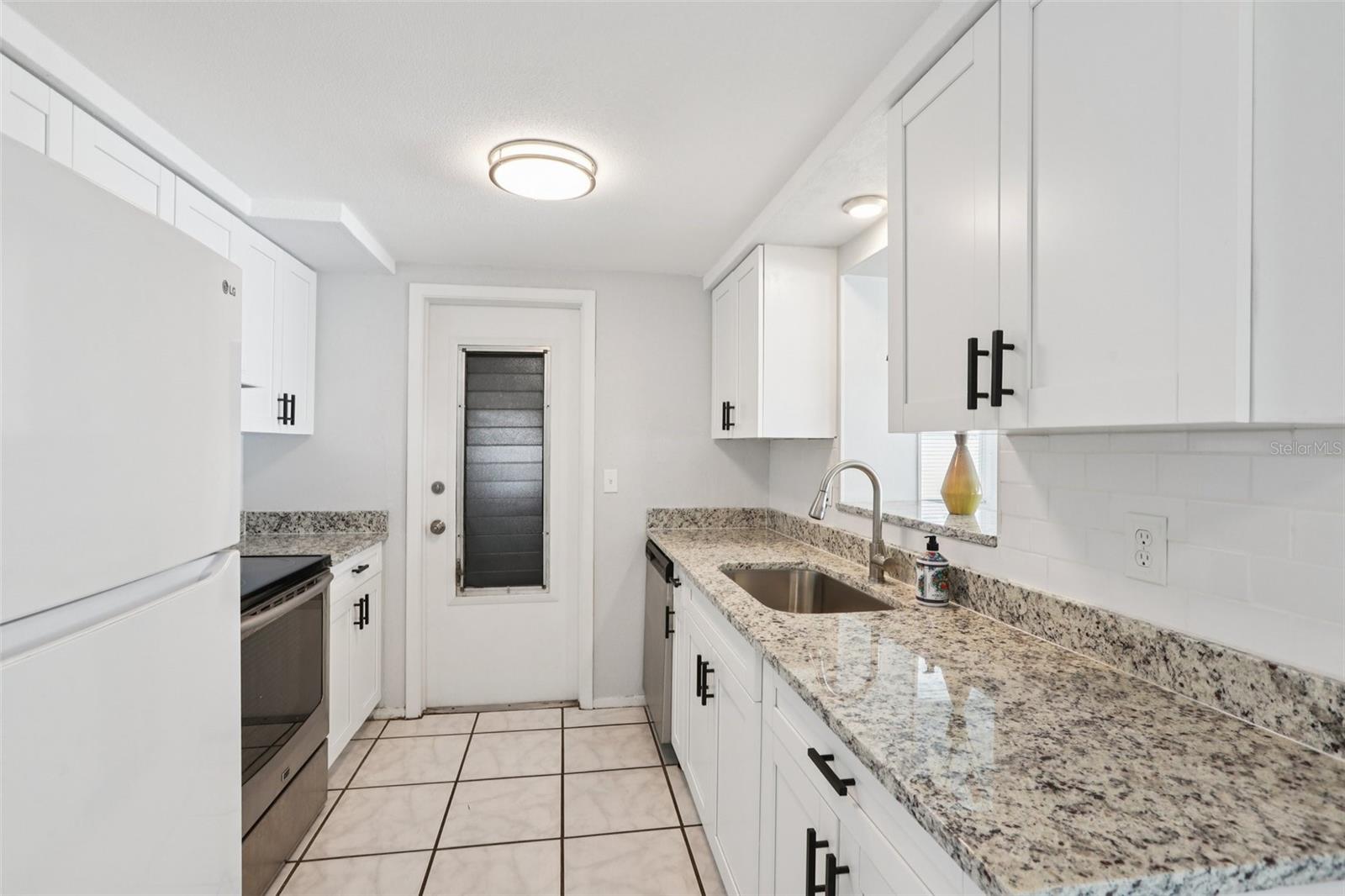 COLONIAL HILLS - Residential