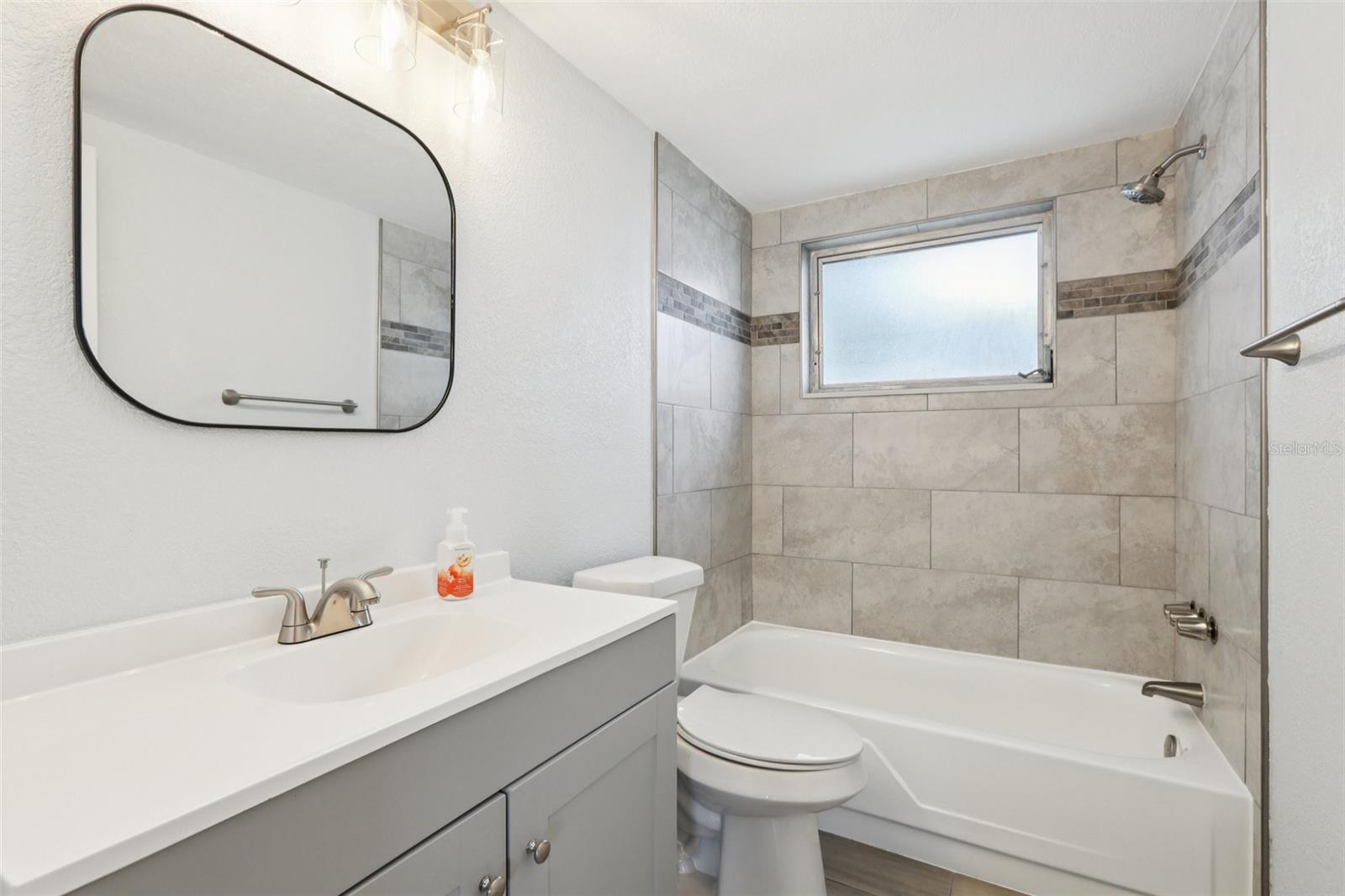 COLONIAL HILLS - Residential