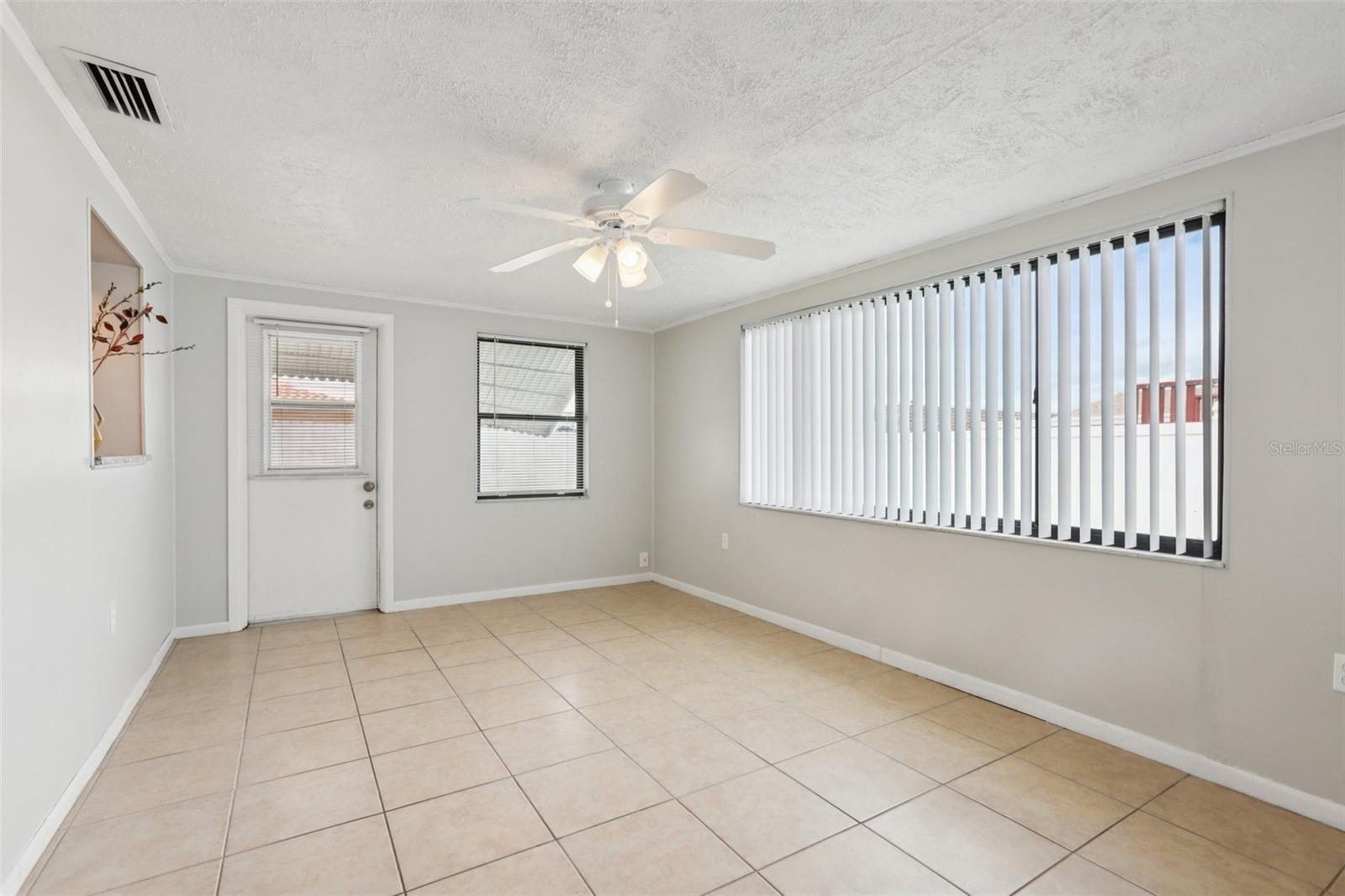 COLONIAL HILLS - Residential