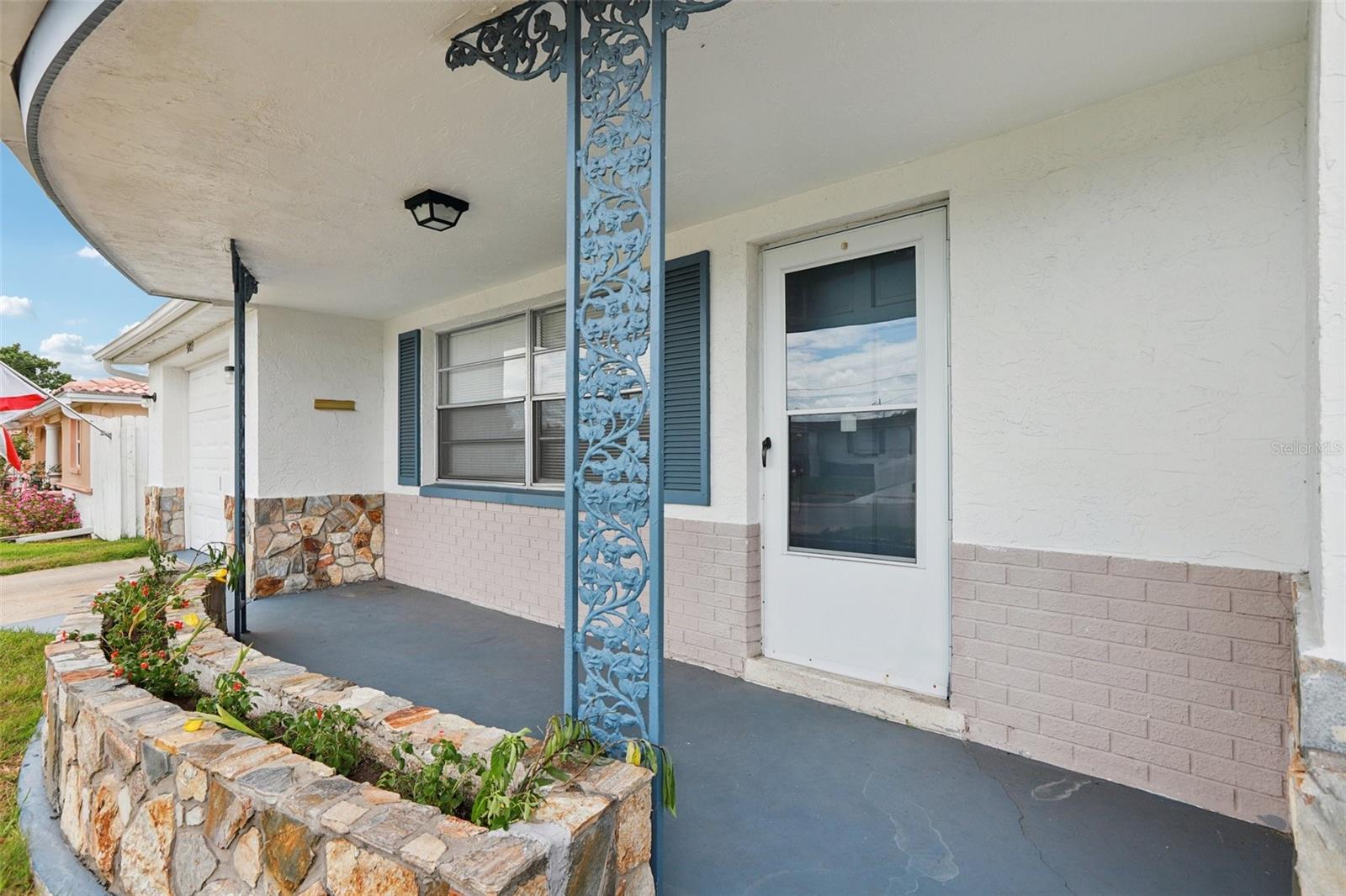 COLONIAL HILLS - Residential