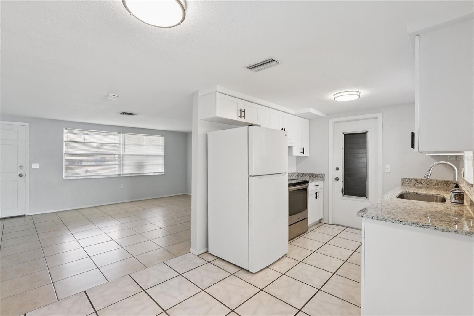 COLONIAL HILLS - Residential