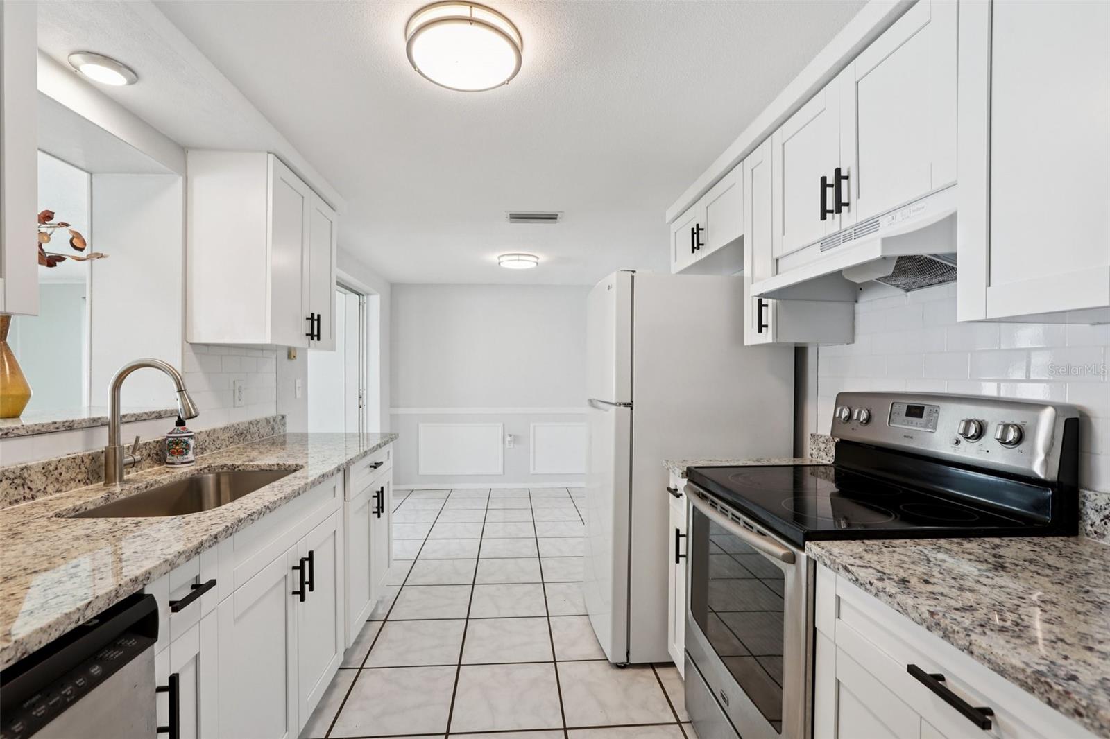 COLONIAL HILLS - Residential