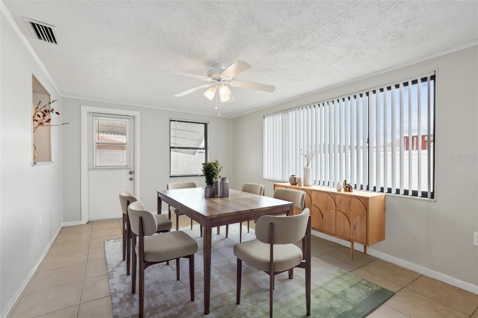 COLONIAL HILLS - Residential