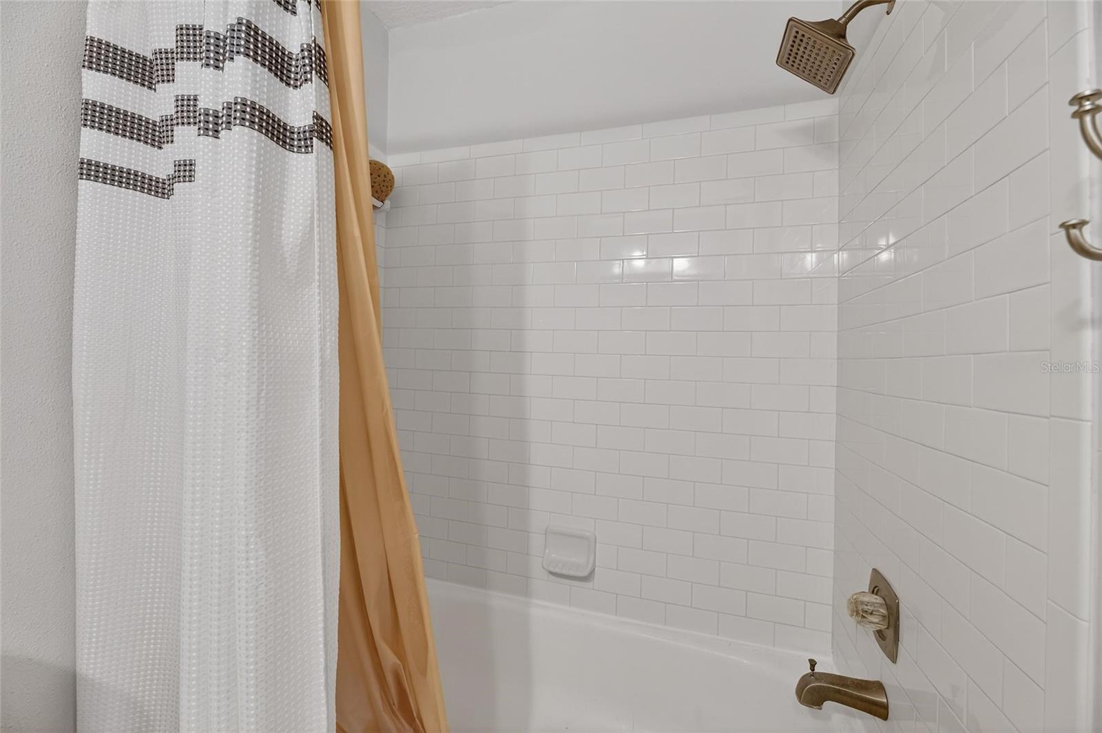 EASTWOOD SHORES - Residential