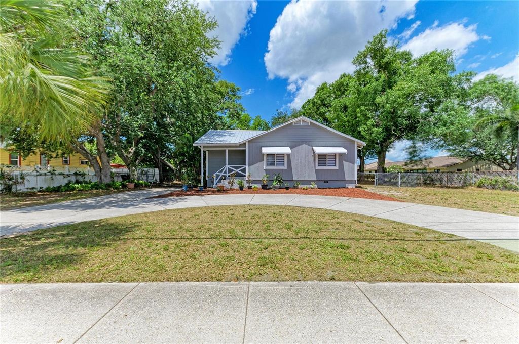 Photo of 939 N Lockwood Ridge Road, Sarasota, FL 34237 (MLS # A4693769)
