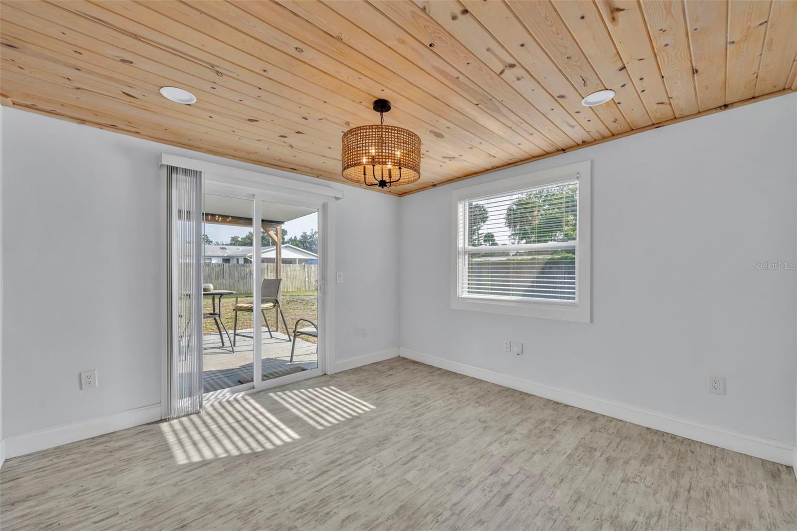 ELLISON HOMES ROYAL - Residential
