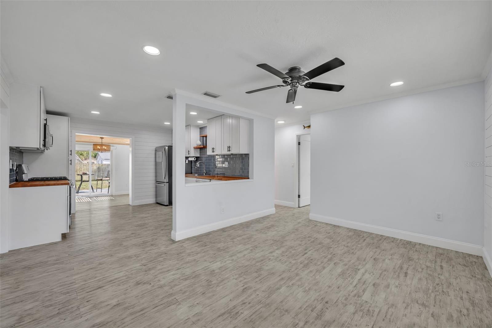 ELLISON HOMES ROYAL - Residential