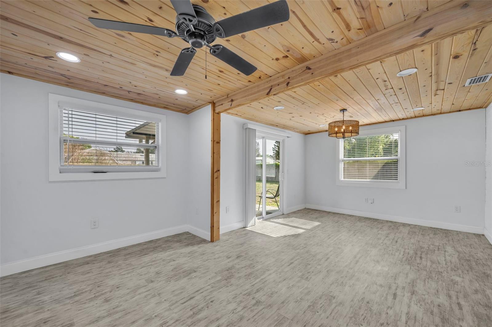 ELLISON HOMES ROYAL - Residential
