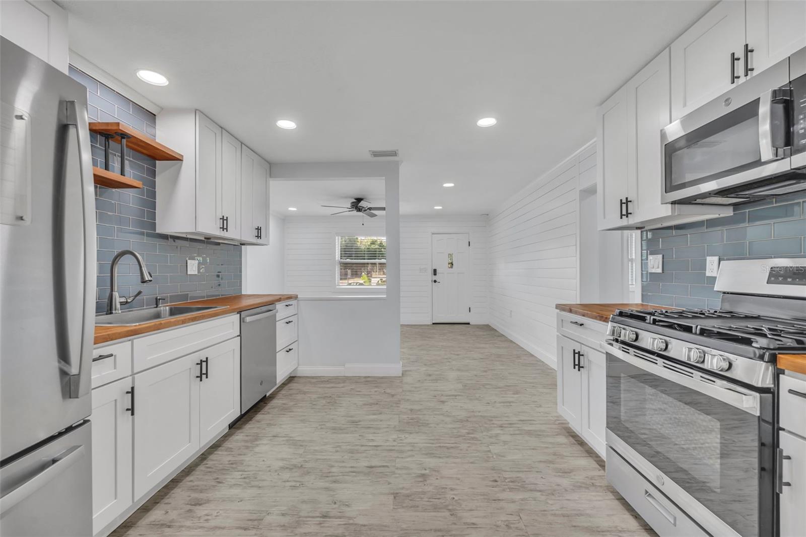 ELLISON HOMES ROYAL - Residential